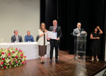 Alvo de investigação, prefeito eleito de Cabedelo, na PB, é diplomado, mas não vai assumir o cargo