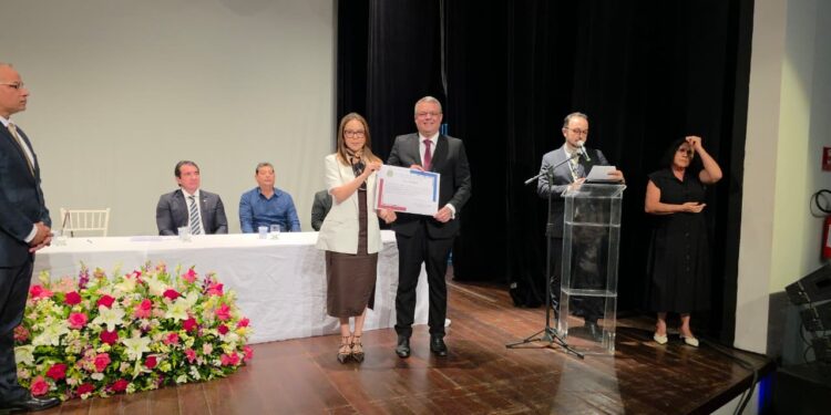 Alvo de investigação, prefeito eleito de Cabedelo, na PB, é diplomado, mas não vai assumir o cargo