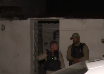 Homem morre carbonizado durante incêndio de casa em Campina Grande