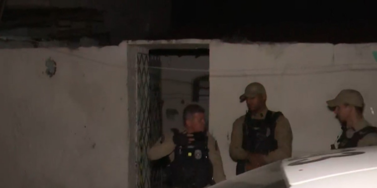 Homem morre carbonizado durante incêndio de casa em Campina Grande