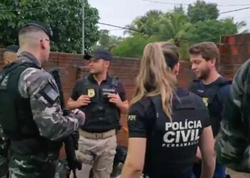 Dois homens suspeitos de homicídios e ligados a facção criminosa são presos na Paraíba