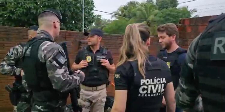 Dois homens suspeitos de homicídios e ligados a facção criminosa são presos na Paraíba